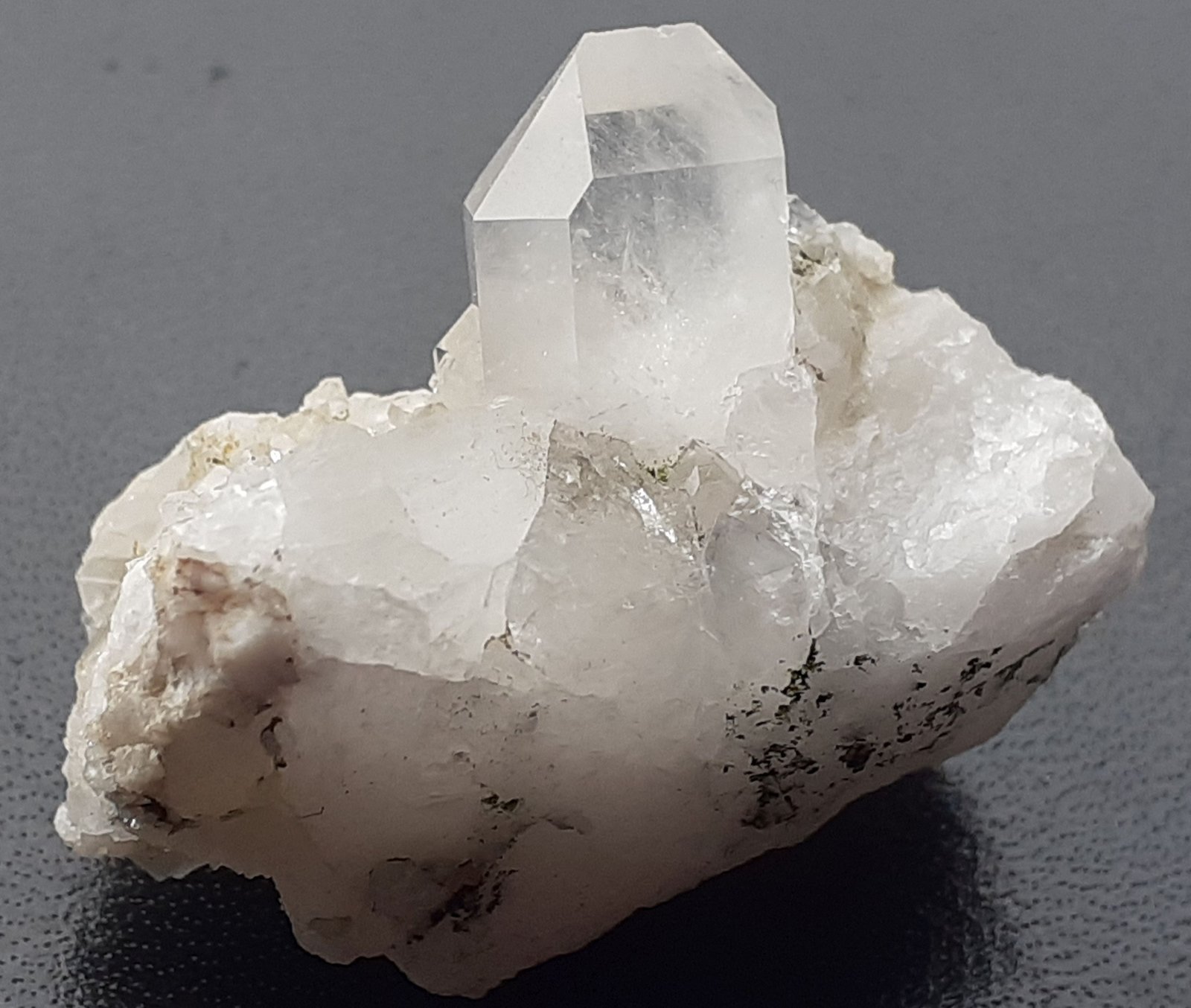 Quartz (variety Rock Crystal)
3 x 2,5 cm
(Autor: Volkmar Stingl)