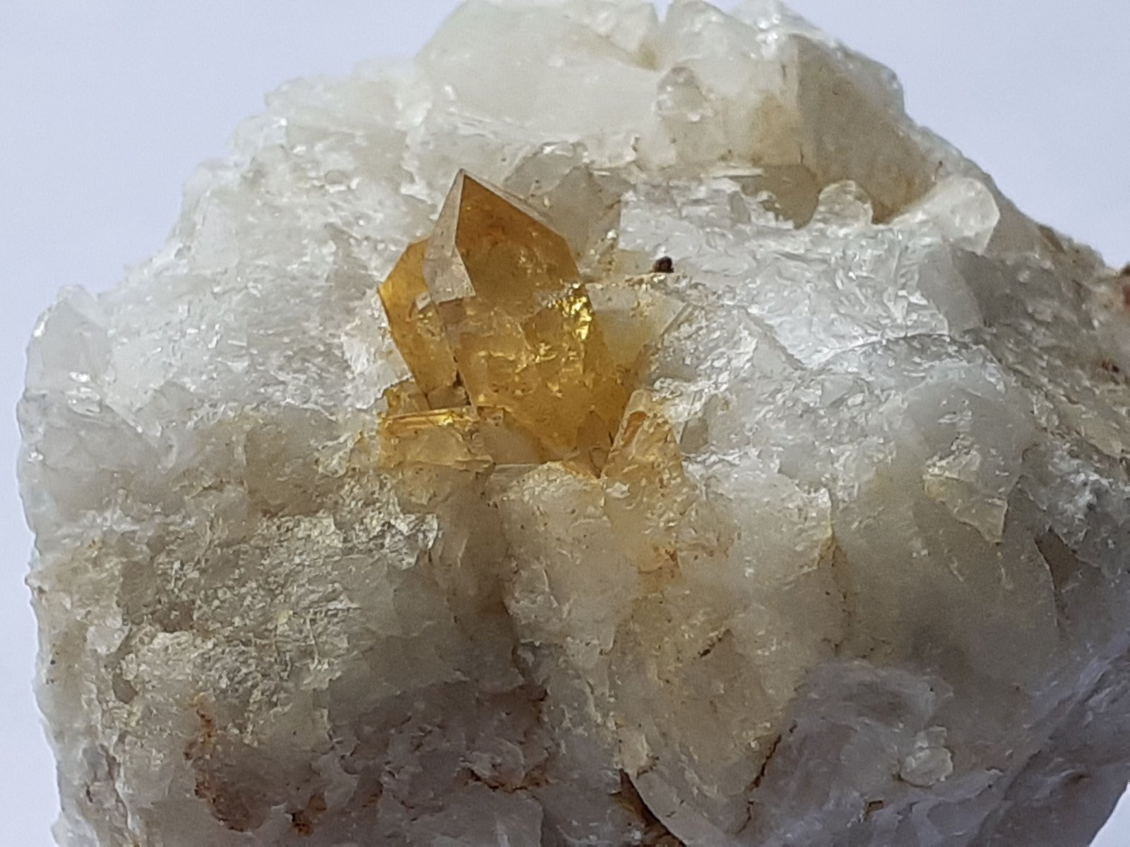 Quartz (variety Rock Crystal)
4 x 4 cm
(Autor: Volkmar Stingl)