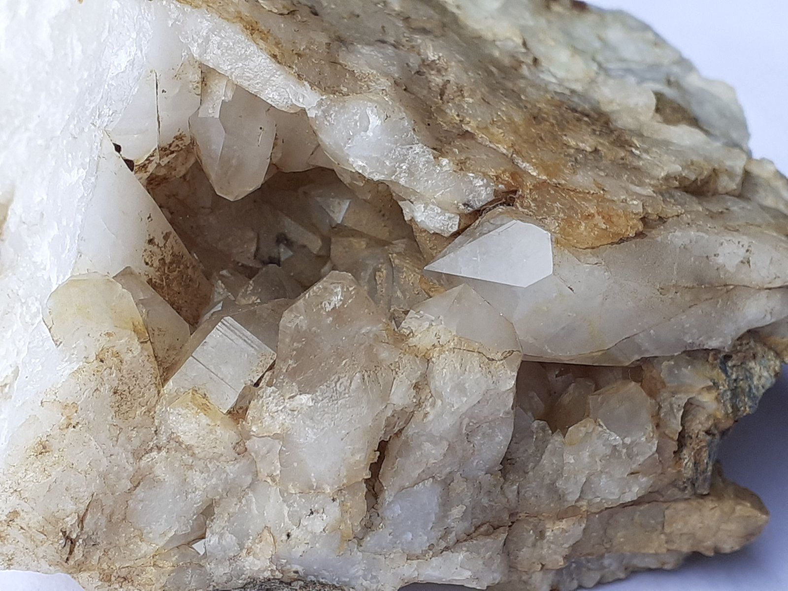 Quartz, limonite after Hematite
6 x 5,5 cm
(Autor: Volkmar Stingl)