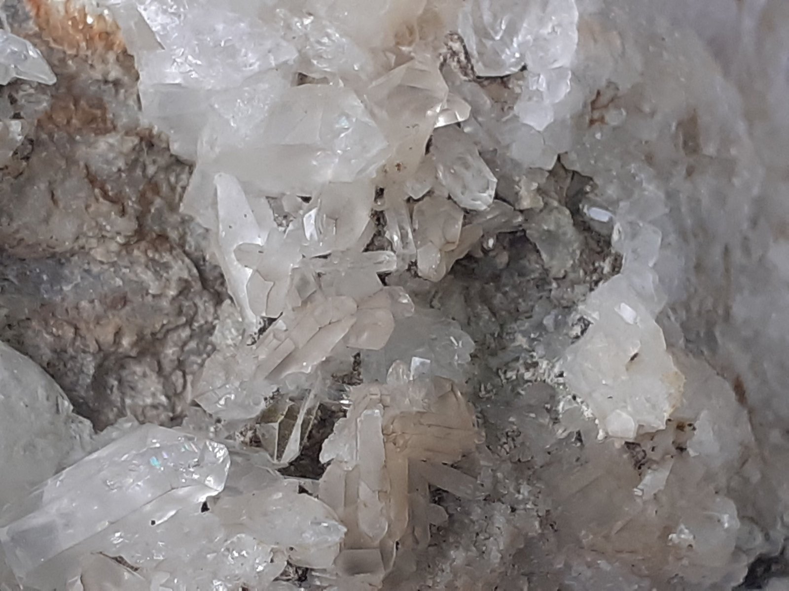 Quartz
8 x 5,5 cm
(Autor: Volkmar Stingl)