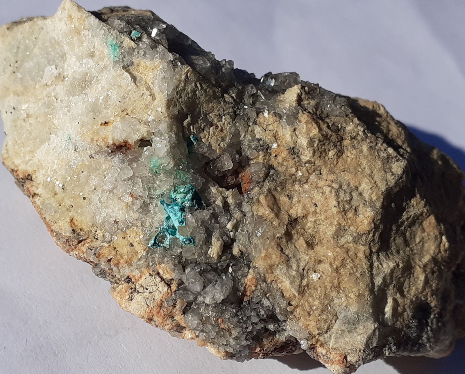 Quartz, Malachite, Cinnabar
6 x 3,5 cm
(Autor: Volkmar Stingl)