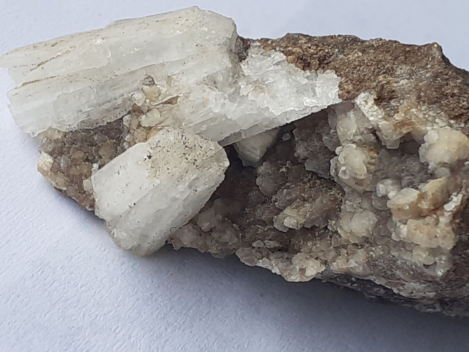 Aragonite, Baryte
3,5 x 1,5 cm
(Autor: Volkmar Stingl)