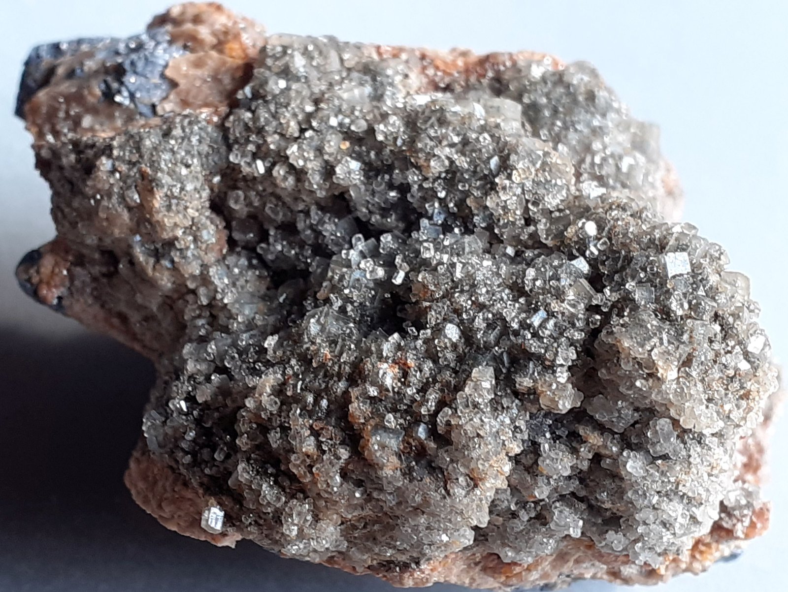 Calcite, Fluorite, Wulfenite, Cerussite, Galena
4 x 3,5 cm
(Autor: Volkmar Stingl)