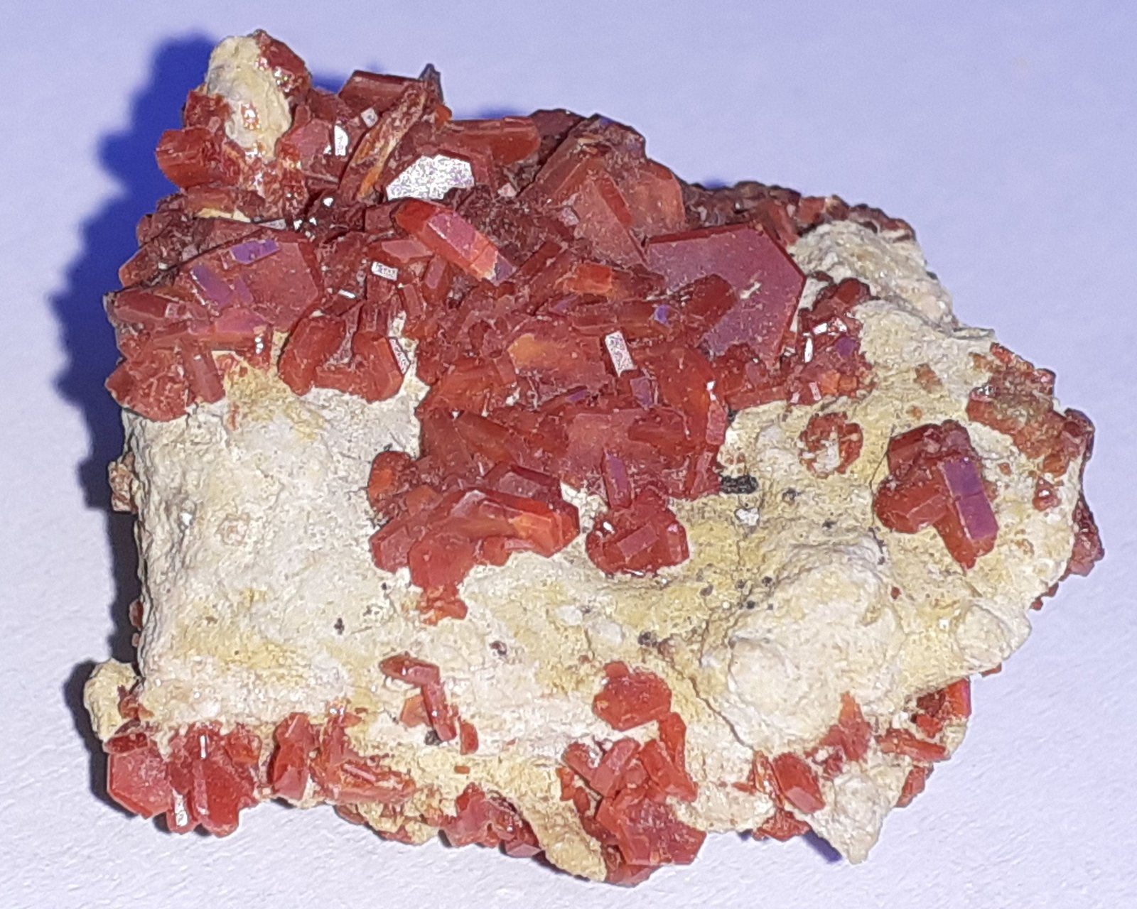Vanadinite
3 x 2 cm
(Autor: Volkmar Stingl)