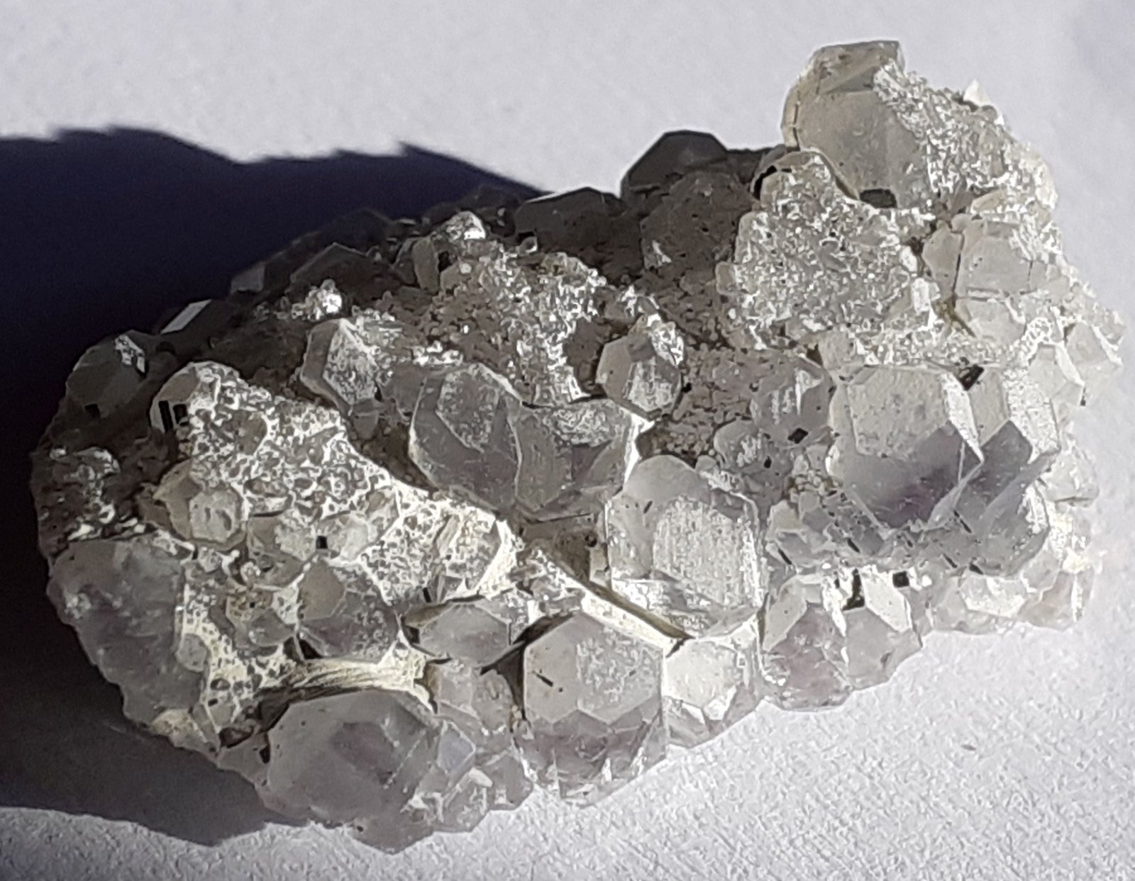 Fluorite, Pyrite
3 x 2 cm
(Autor: Volkmar Stingl)