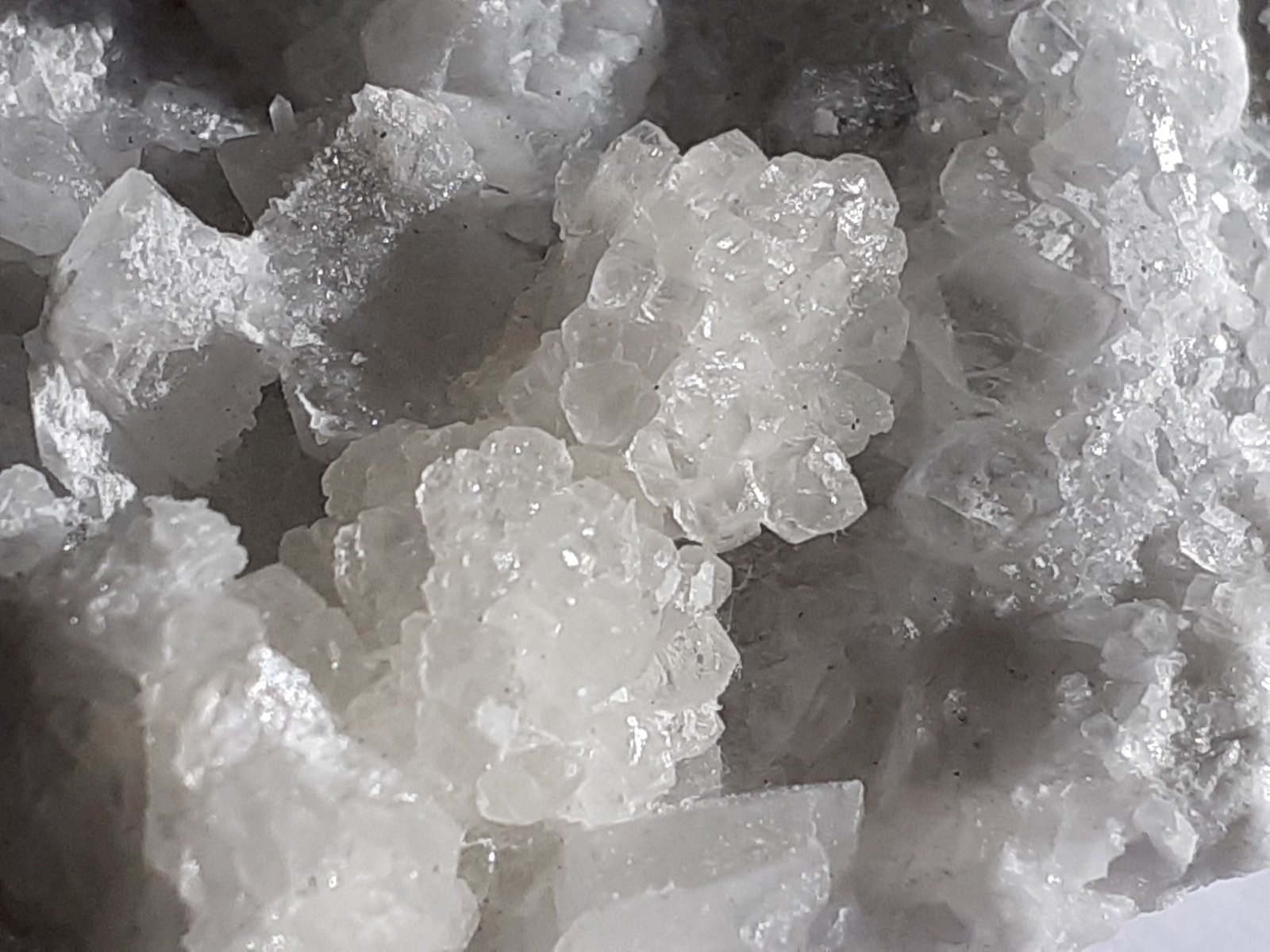 Quartz, Calcite
6 x 5,5 cm
(Autor: Volkmar Stingl)