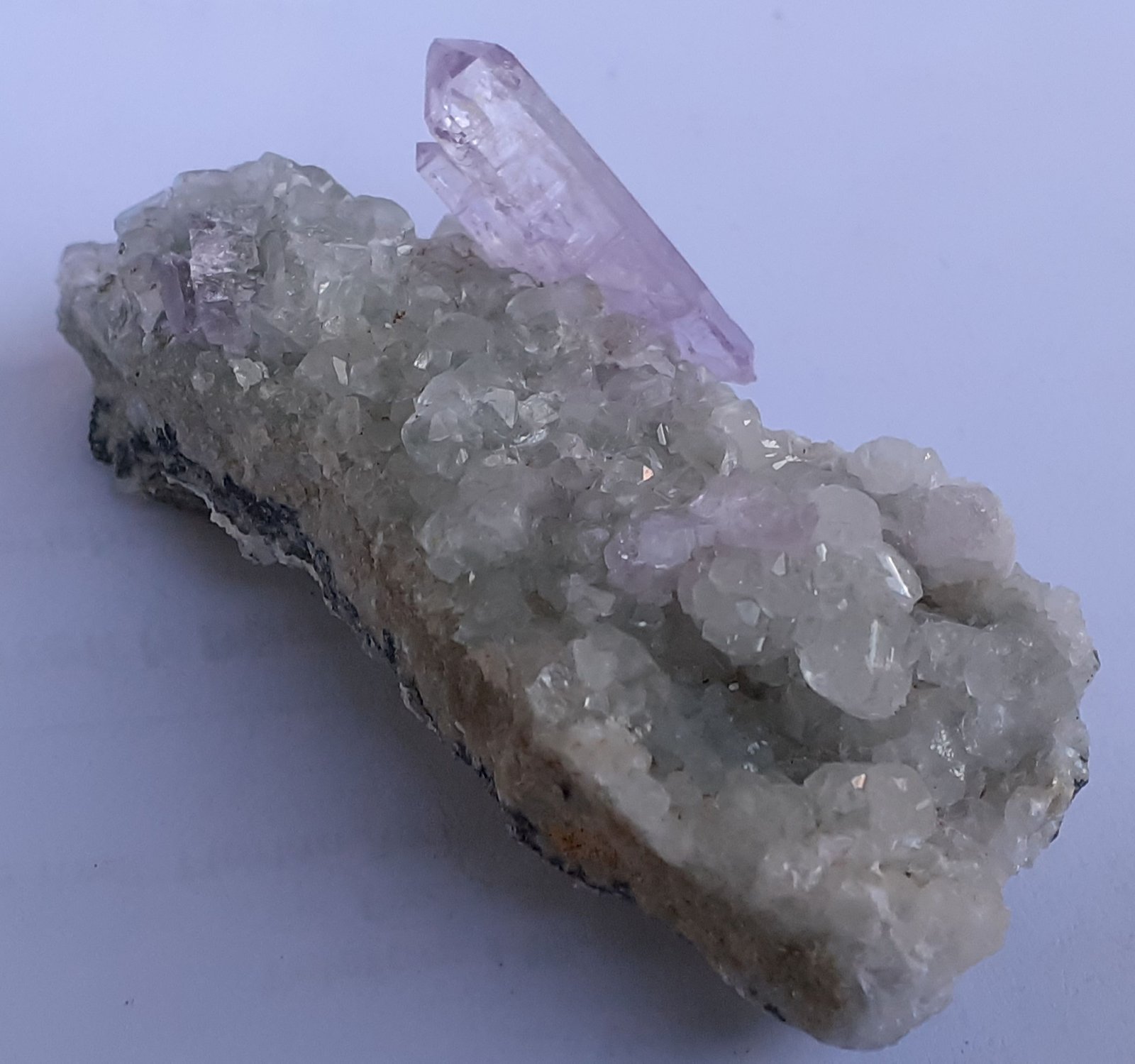 Quartz (variety amethyst), Calcite
5,5 x 2,5 cm
(Autor: Volkmar Stingl)