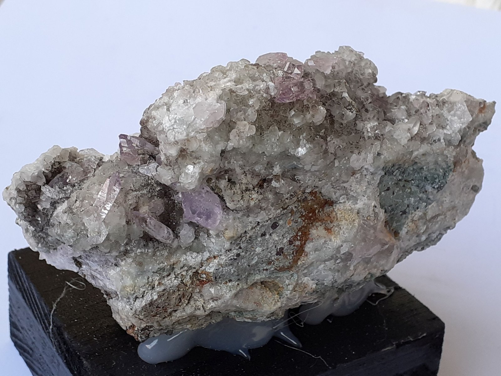 Quartz (variety amethyst), Calcite
10 x 5,5 cm
(Autor: Volkmar Stingl)