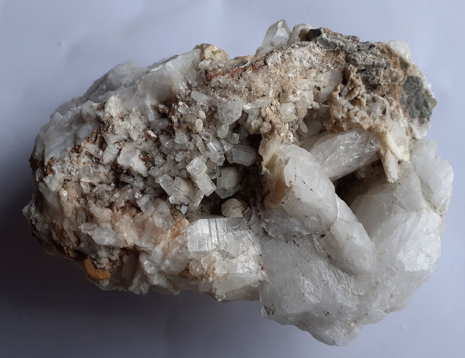 Albite, Quartz
10 x 7 cm
(Autor: Volkmar Stingl)
