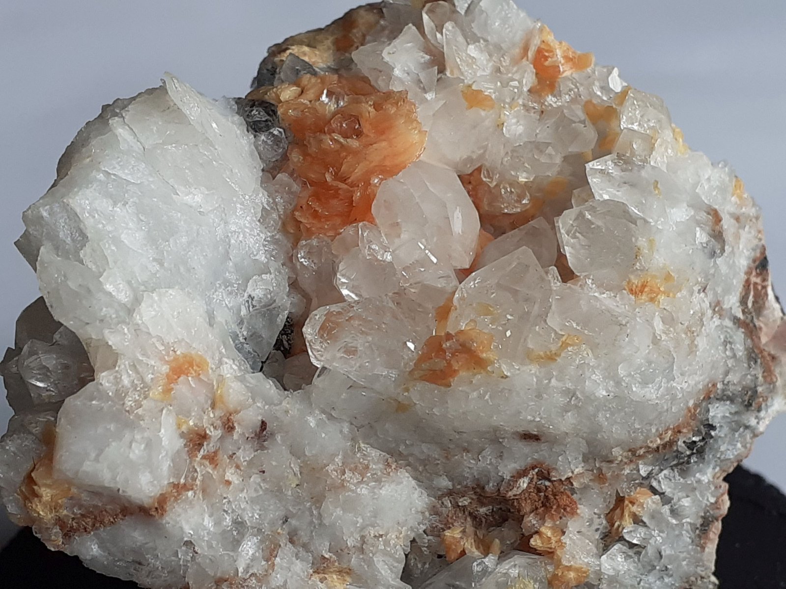 Tinzenite, Quartz
5 x 4,5 cm
(Autor: Volkmar Stingl)