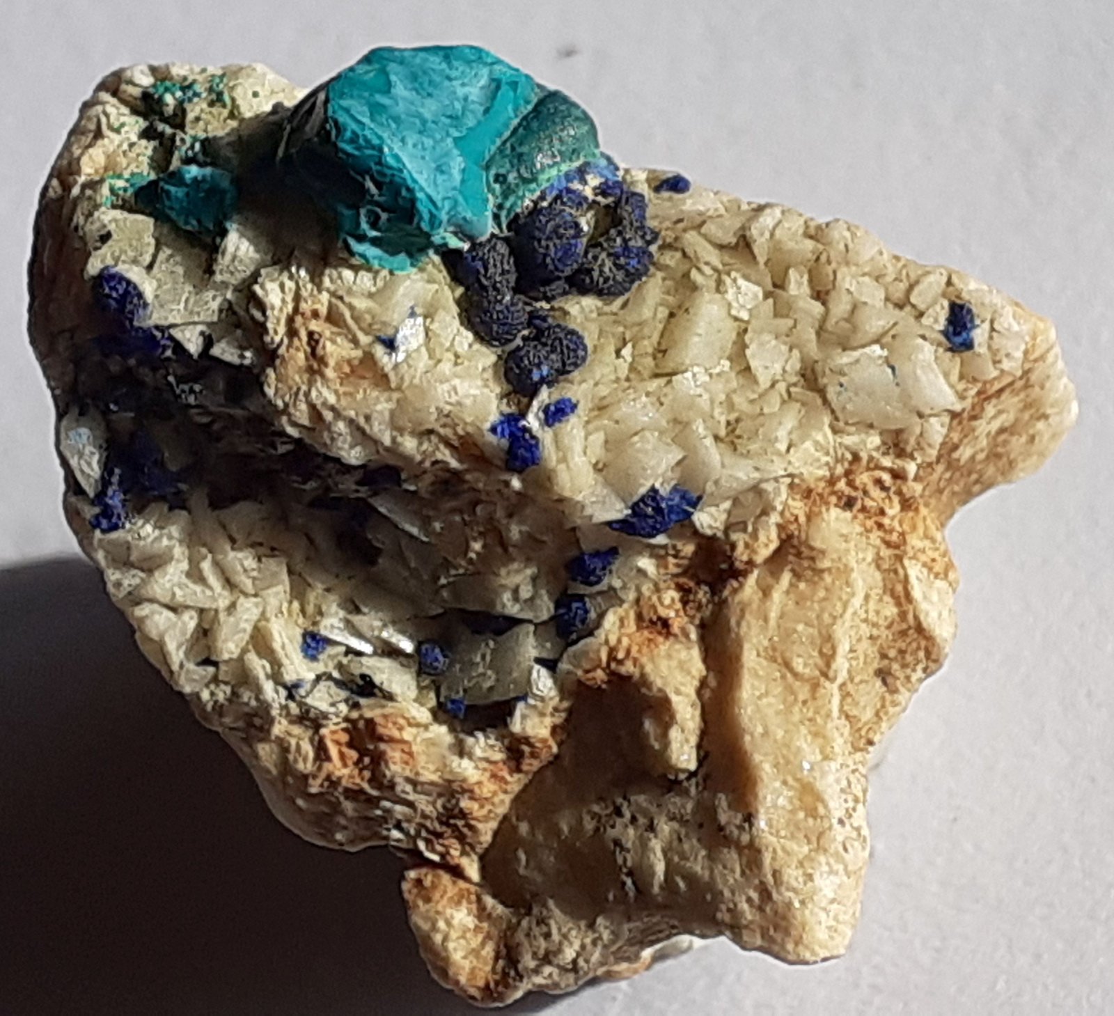 Azurite, Malachite, Dolomite
2 x 1,5 cm
(Autor: Volkmar Stingl)