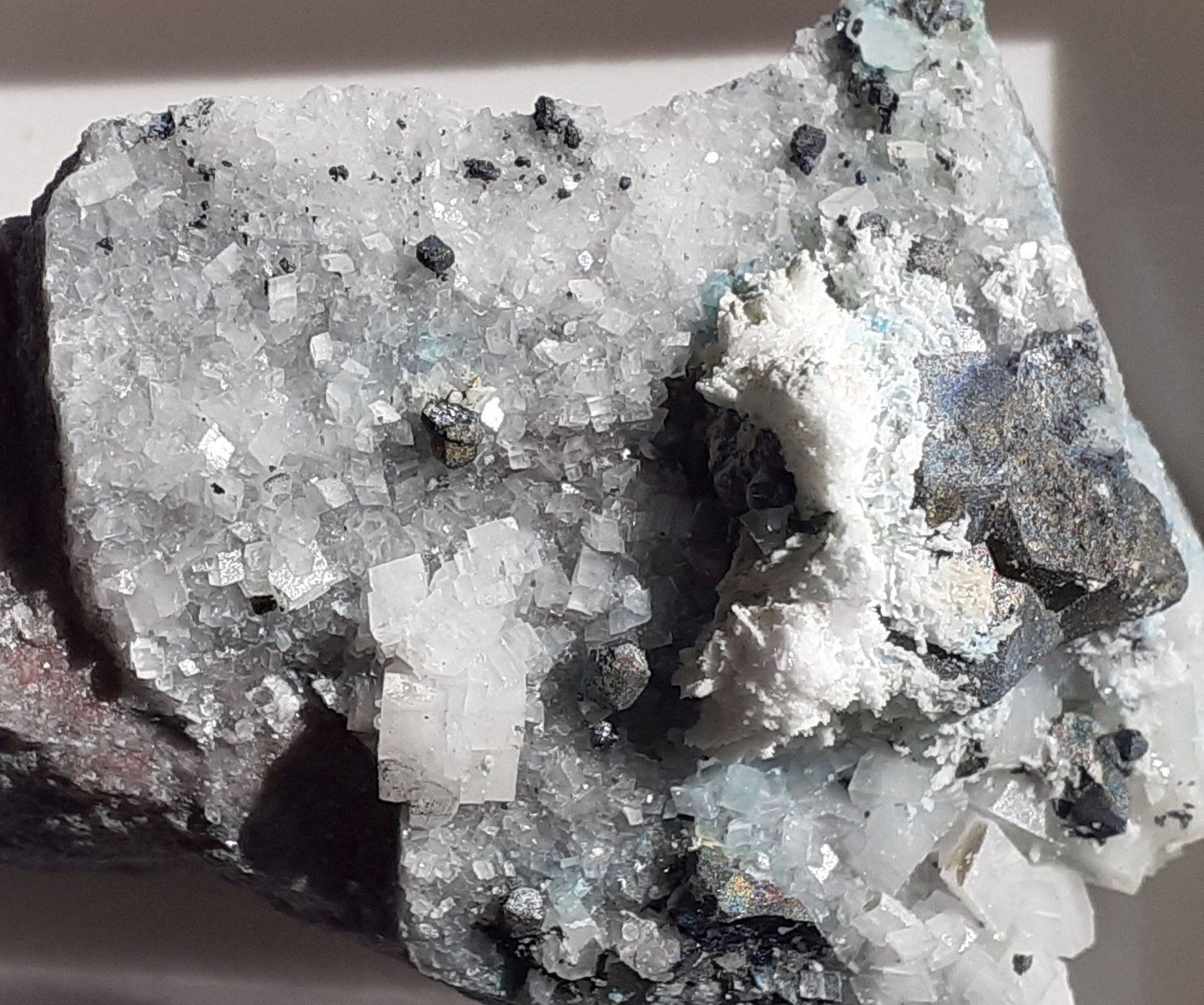 Tetrahedrite-group, Dolomite, Baryte
4,5 x 3 cm
(Autor: Volkmar Stingl)
