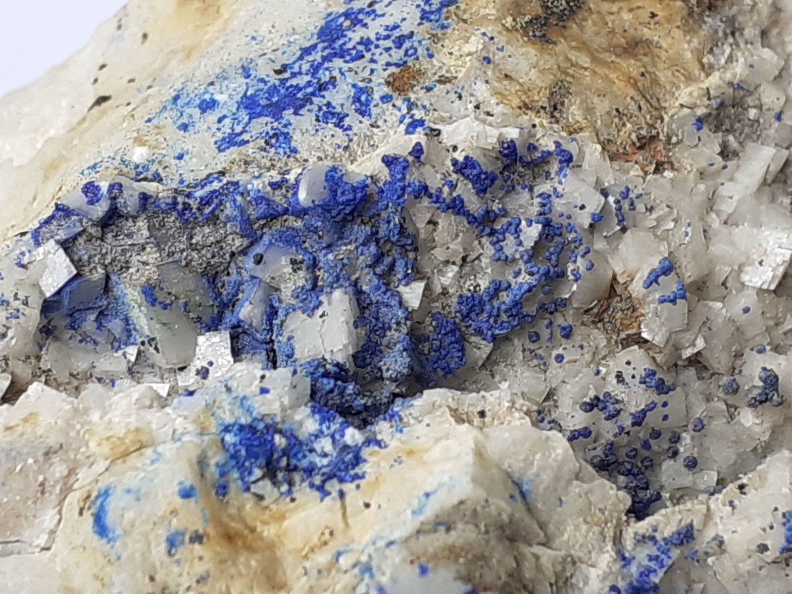 Azurite, Malachite, Quartz, Dolomite, Tetrahedrite
13,5 x 7 cm
(Autor: Volkmar Stingl)