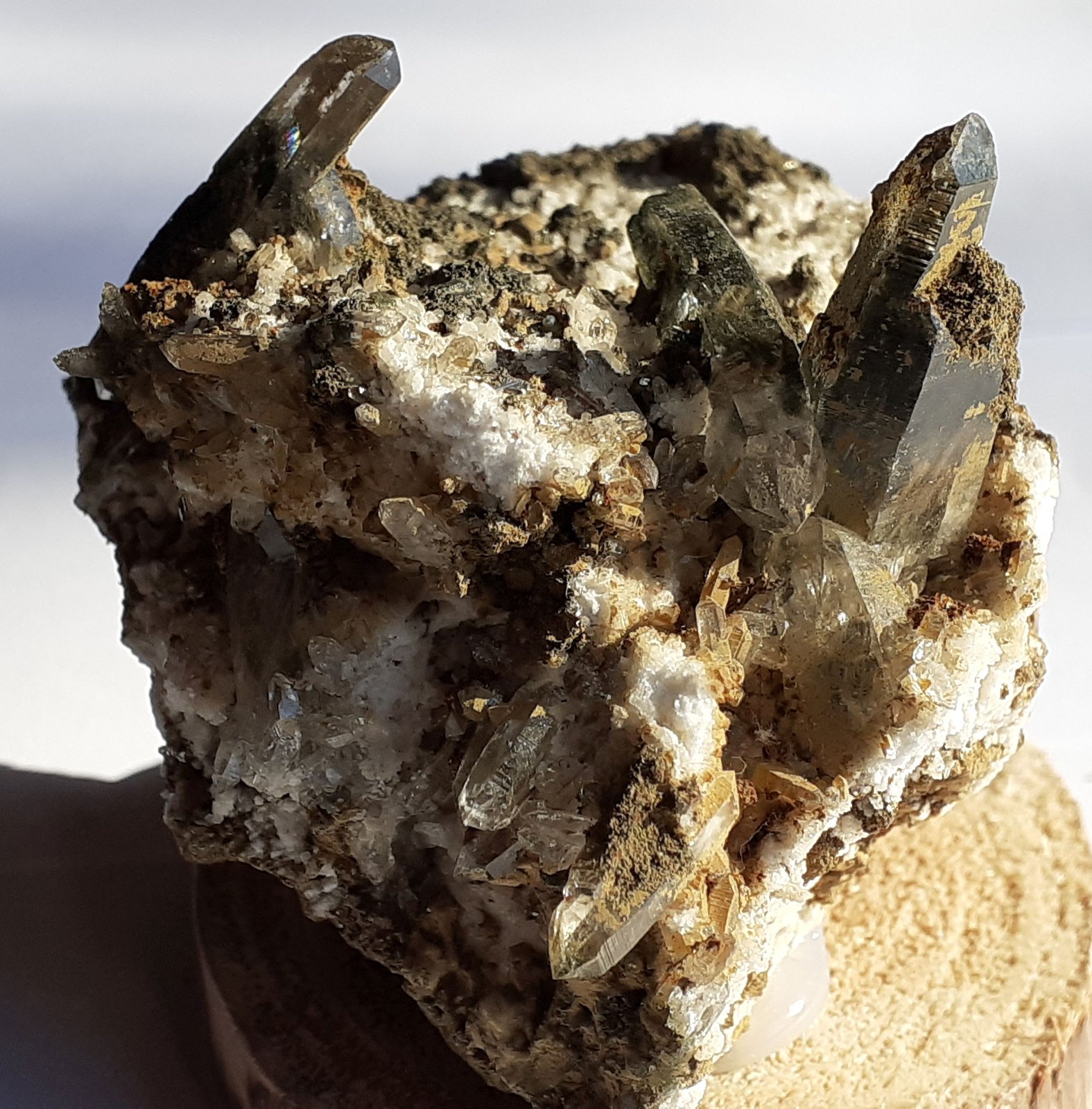 Quartz, Actinolite, Tremolite, Rutile, Chlorite (Group)
7 x 6 cm
(Autor: Volkmar Stingl)