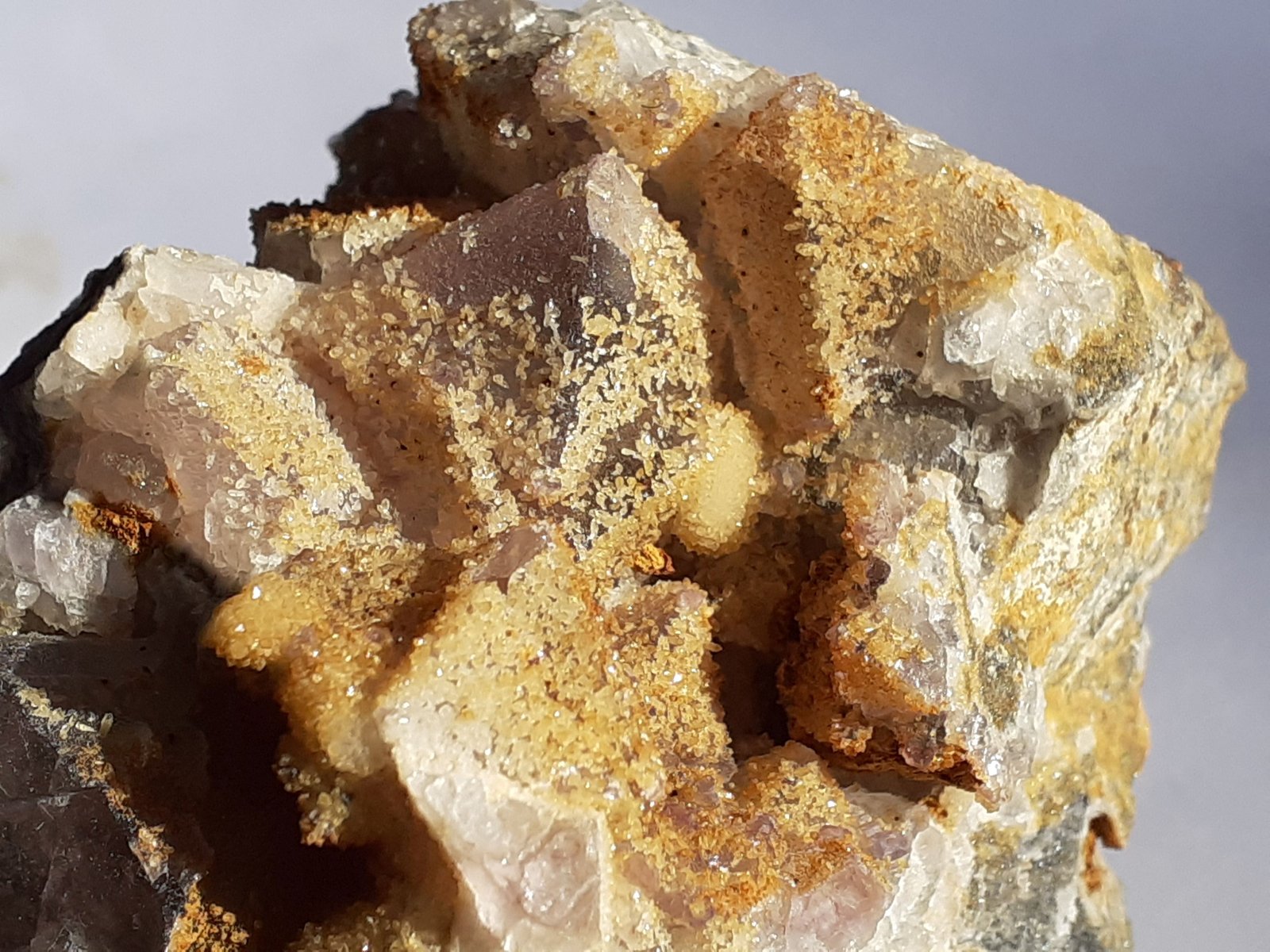 Fluorite, Quartz
9 x 6 cm
(Autor: Volkmar Stingl)