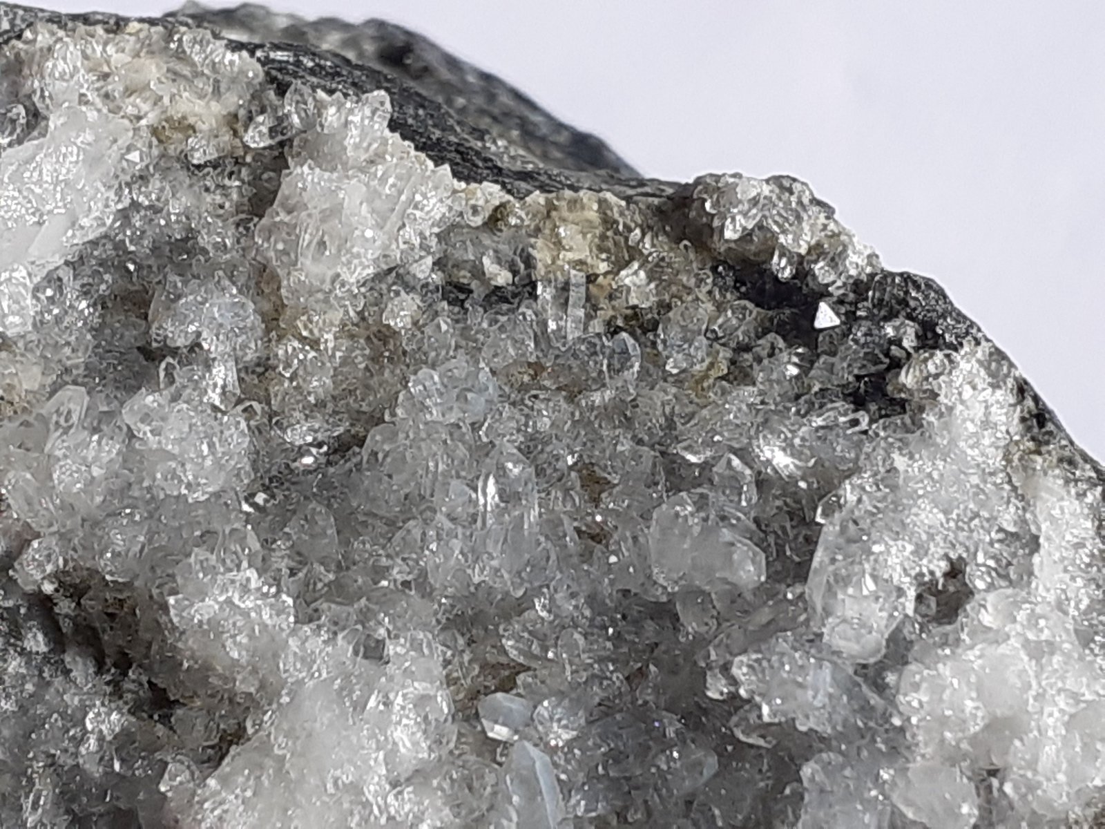 Quartz, Galena
2,5 x 2,5 cm
(Autor: Volkmar Stingl)