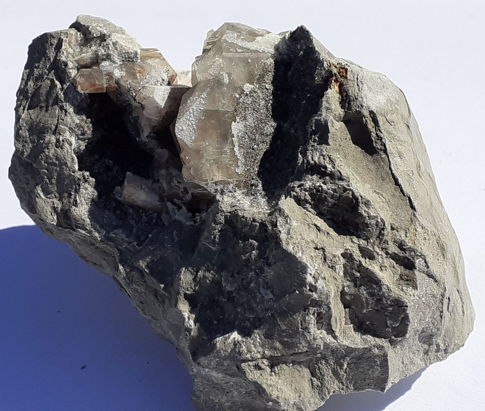 Celestine, Calcite, Pyrite
8 x 6 cm
(Autor: Volkmar Stingl)