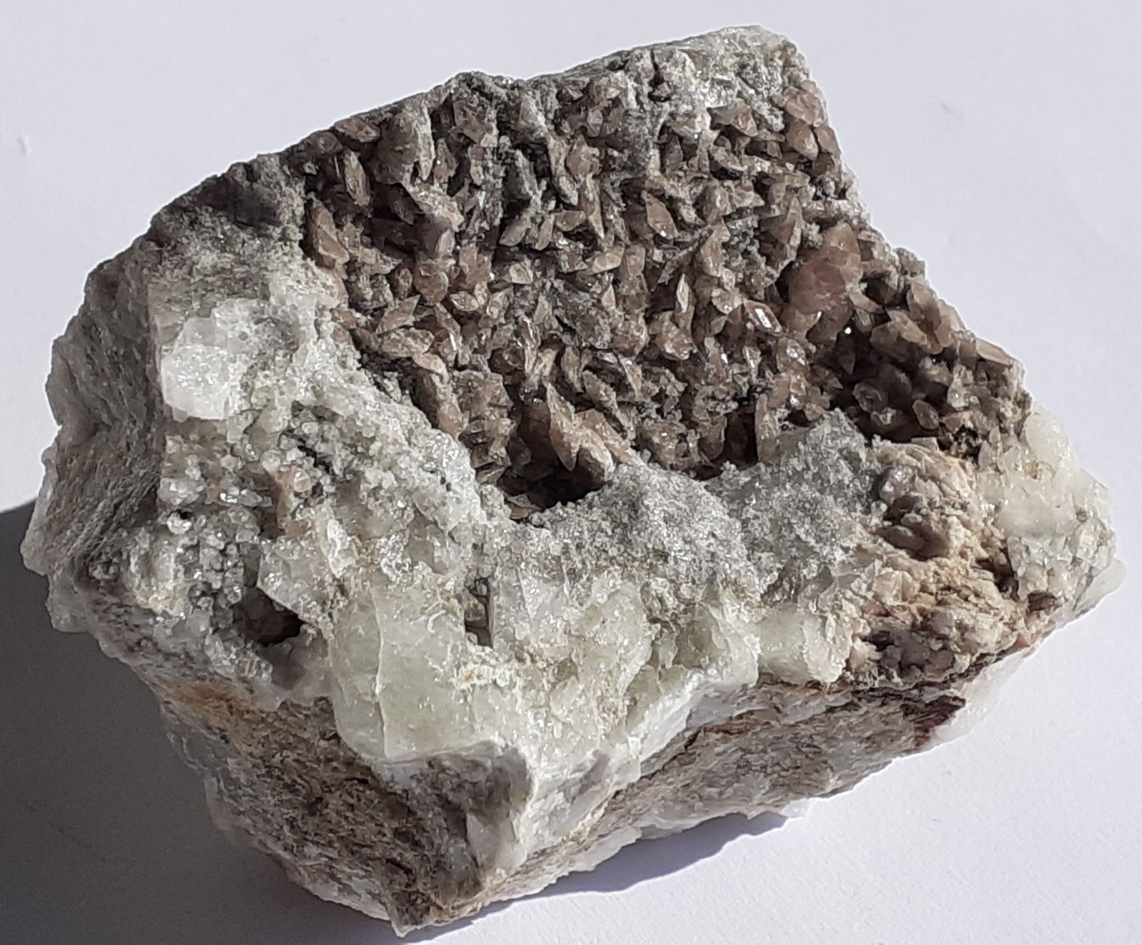 Axinite-(Fe)
4,5 x 4 cm
(Autor: Volkmar Stingl)