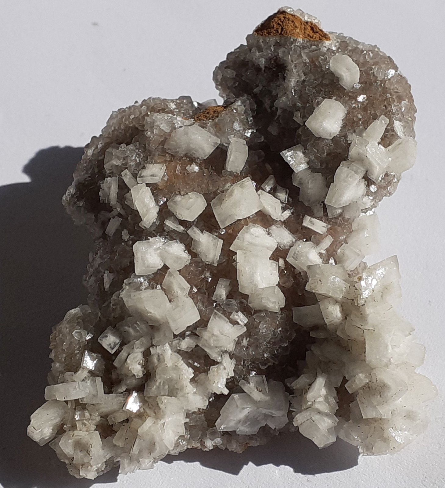 Baryte and Calcite on Magnesite
6 x 5,5 cm
(Autor: Volkmar Stingl)
