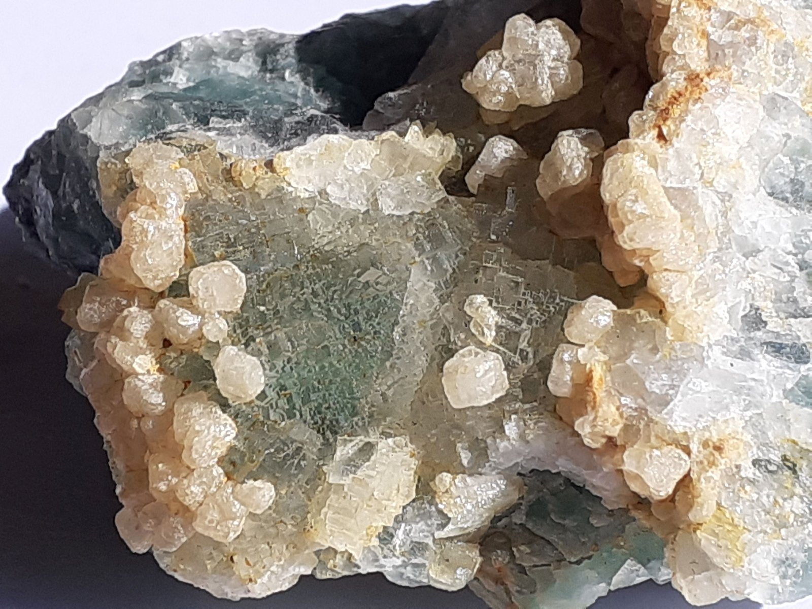 Dolomite, Fluorite
7 x 6,5 cm
(Autor: Volkmar Stingl)