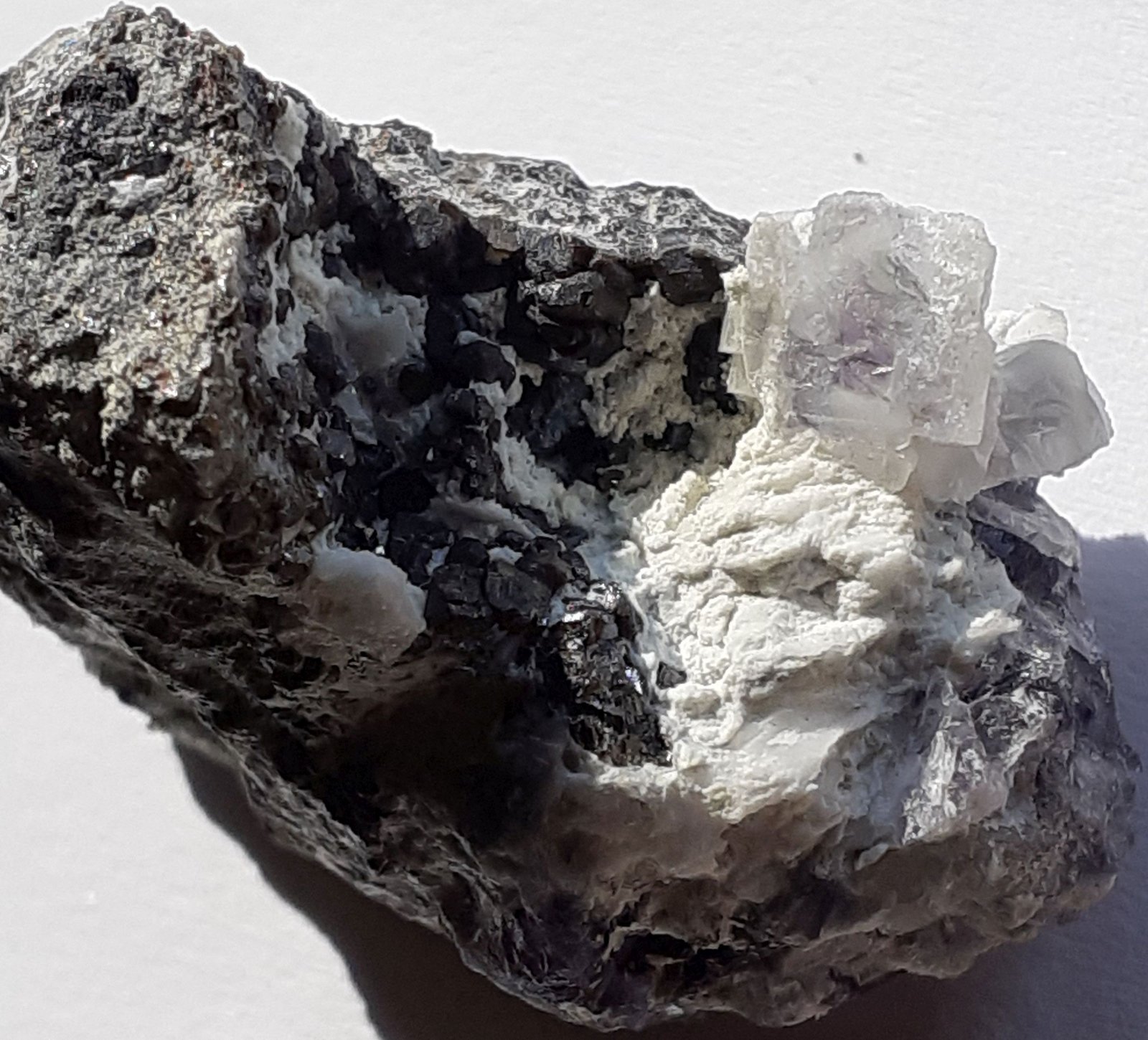 Sphalerite, Fluorite, Baryte
3 x 3 cm
(Autor: Volkmar Stingl)