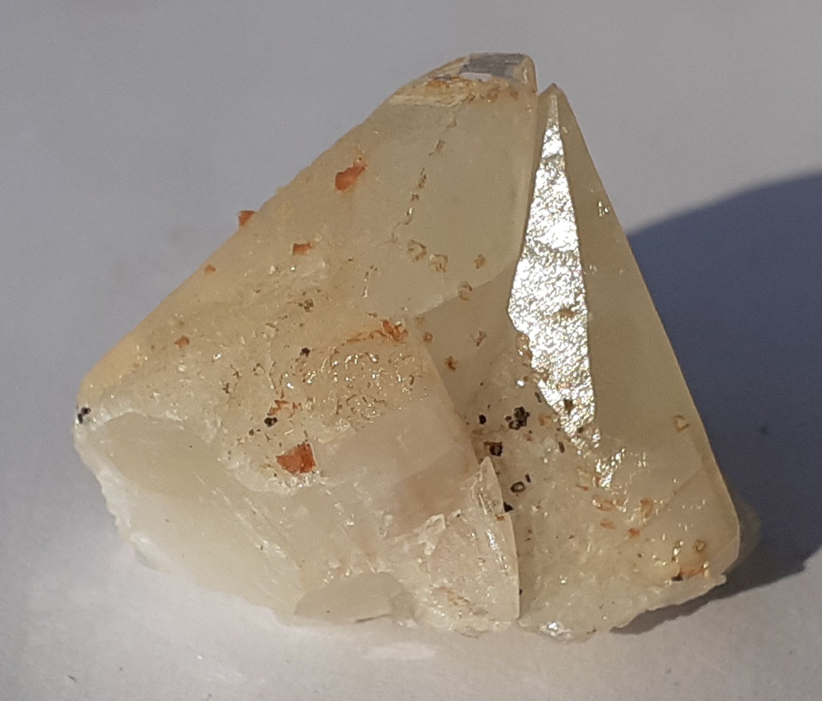 Calcite, Pyrite, Siderite, Chalcopyrite
3 x 2,5 cm
(Autor: Volkmar Stingl)