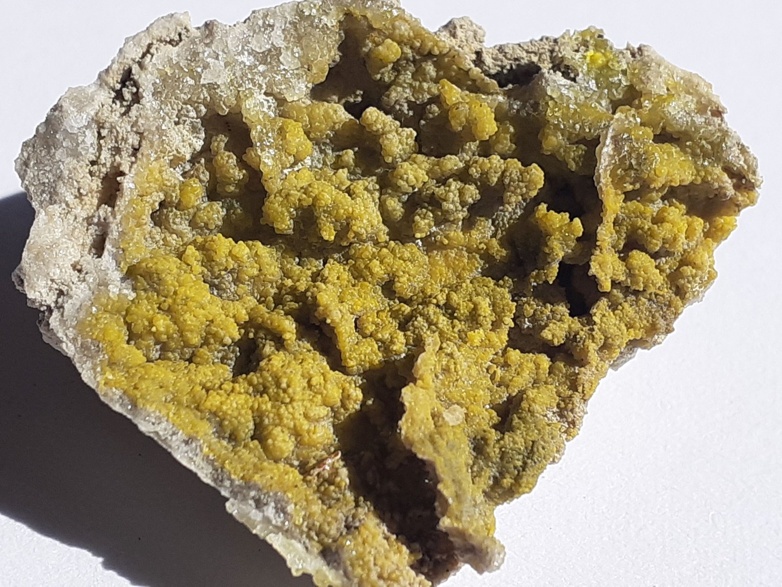 Smithsonite (variety cadmian smithsonite), Wulfenite
2,5 x 2,5 cm
(Autor: Volkmar Stingl)