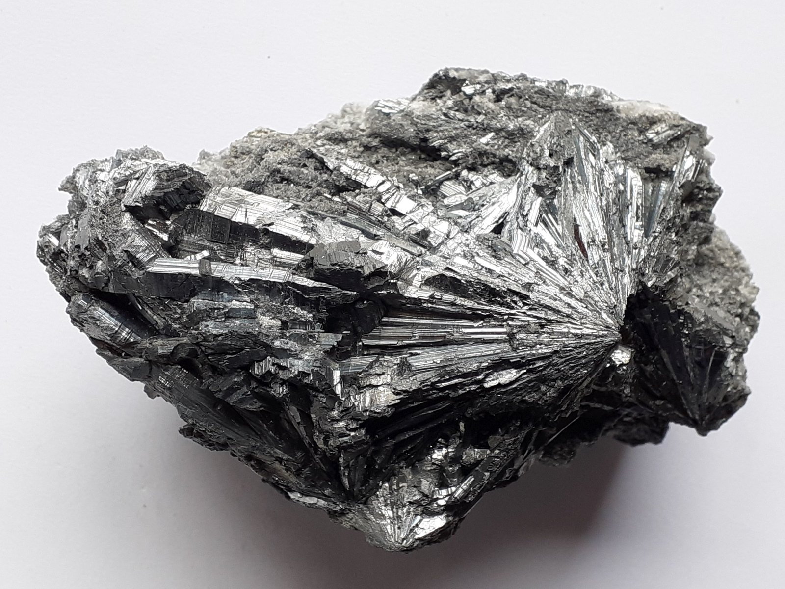 Stibnite
9,5 x 6,5 cm
(Autor: Volkmar Stingl)