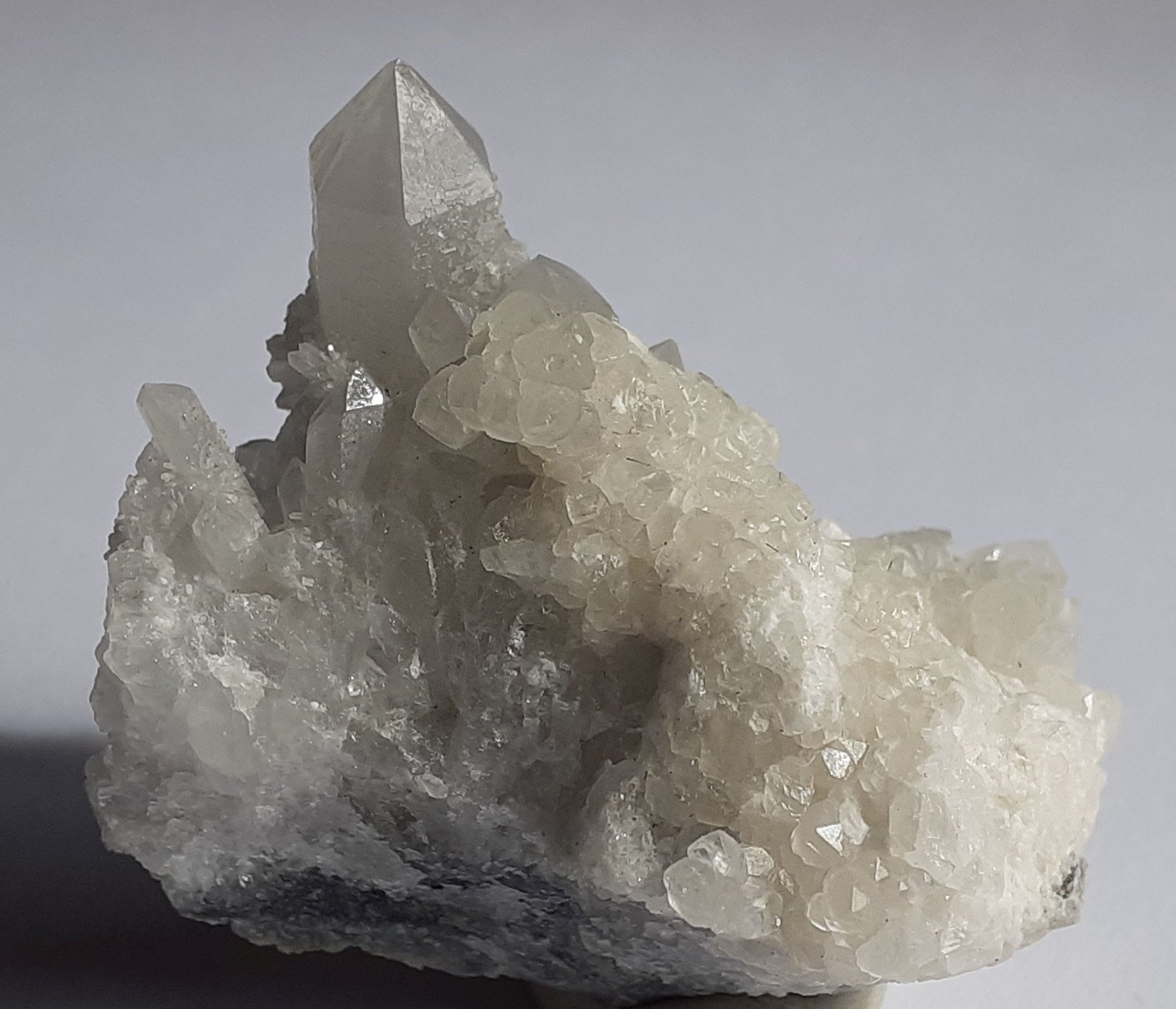 Quartz, Calcite
4 x 3,5 cm
(Autor: Volkmar Stingl)