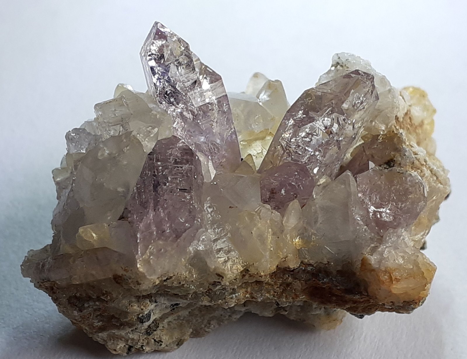 Quartz (variety amethyst), Calcite
3,5 x 2,5 cm
(Autor: Volkmar Stingl)