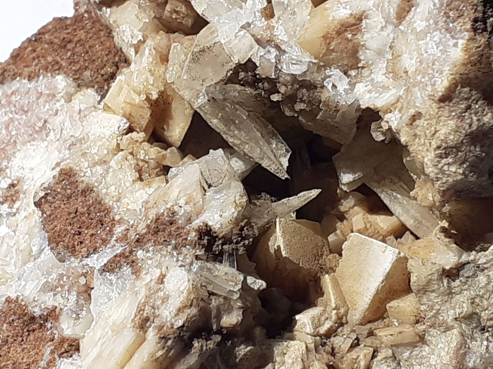 Aragonite, Magnesite, Baryte
9 x 9 cm
(Autor: Volkmar Stingl)