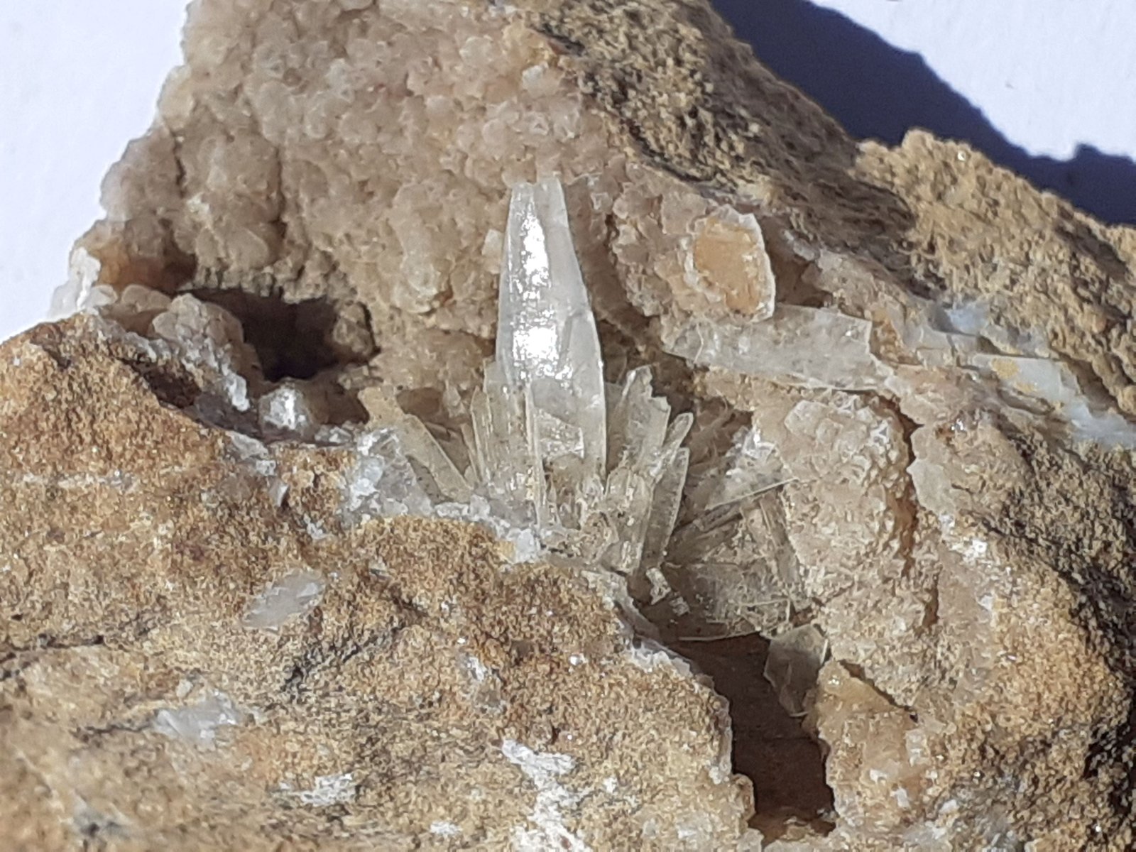 Aragonite, Baryte
3 x 3 cm
(Autor: Volkmar Stingl)