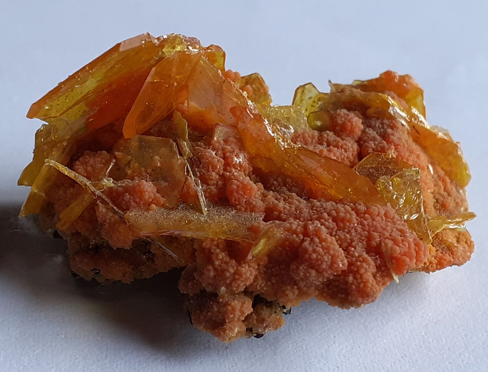 Wulfenite, Mimetite
4 x 3 cm
(Autor: Volkmar Stingl)