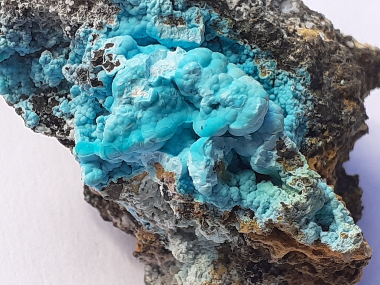 Chrysocolla, Fluorite, Barite
4 x 2,5 cm
(Autor: Volkmar Stingl)