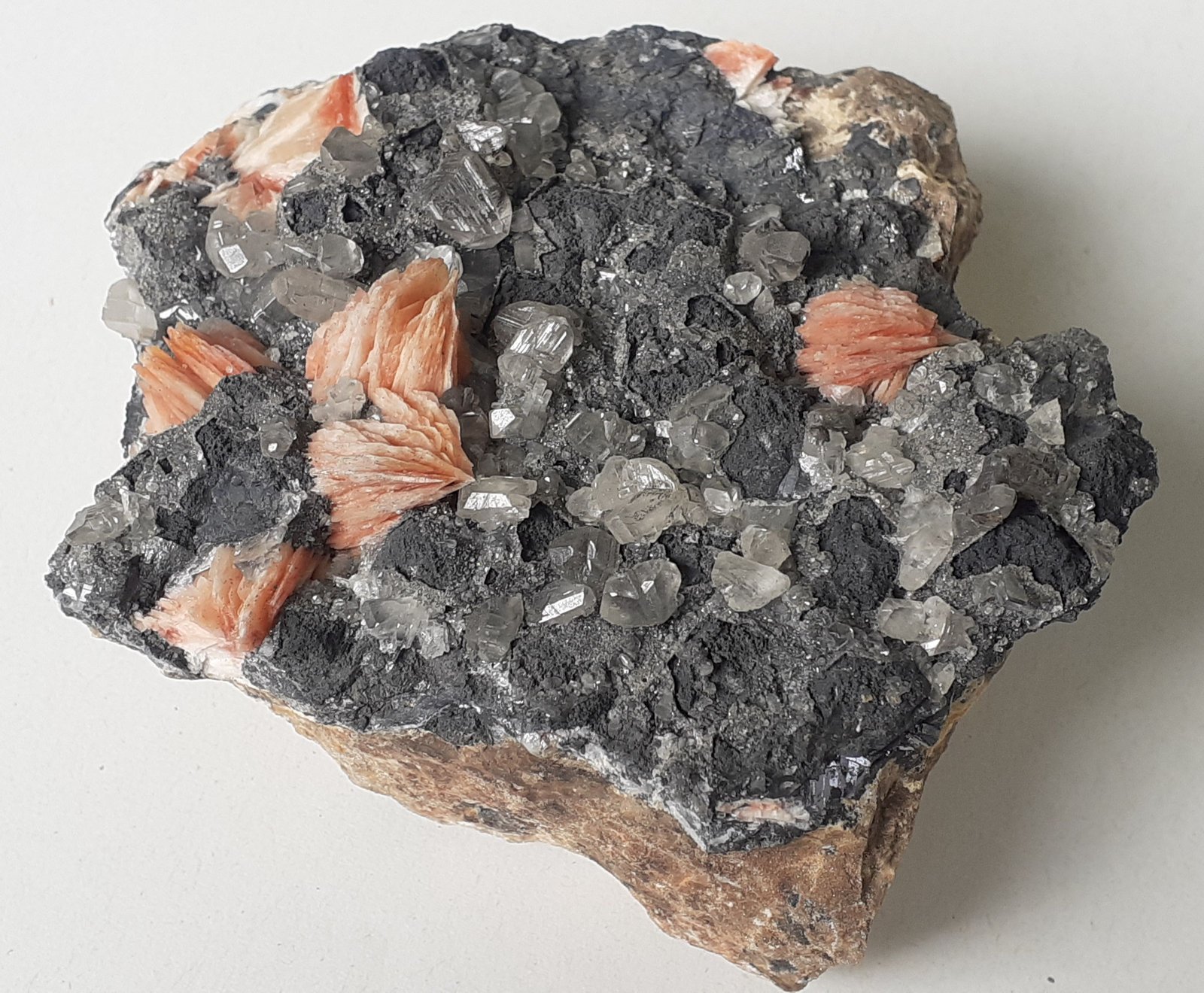 Galena, Barite, Cerussite
8,5 x 7 cm
(Autor: Volkmar Stingl)
