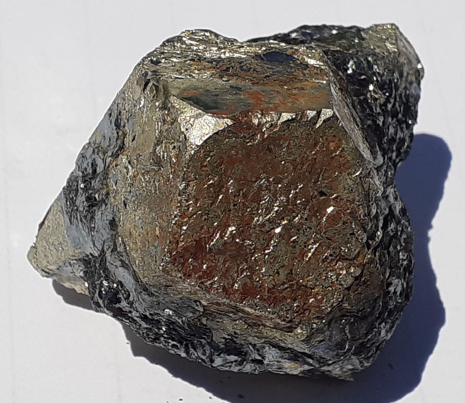 Pyrite, Hematite
4,5 x 3,5 cm
(Autor: Volkmar Stingl)