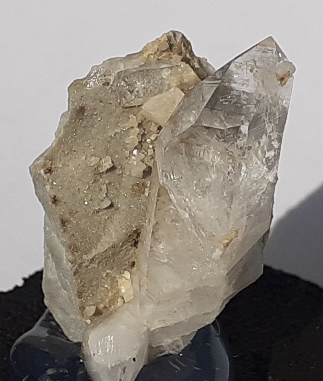 Quartz, Dolomite
2 x 1 cm
(Autor: Volkmar Stingl)