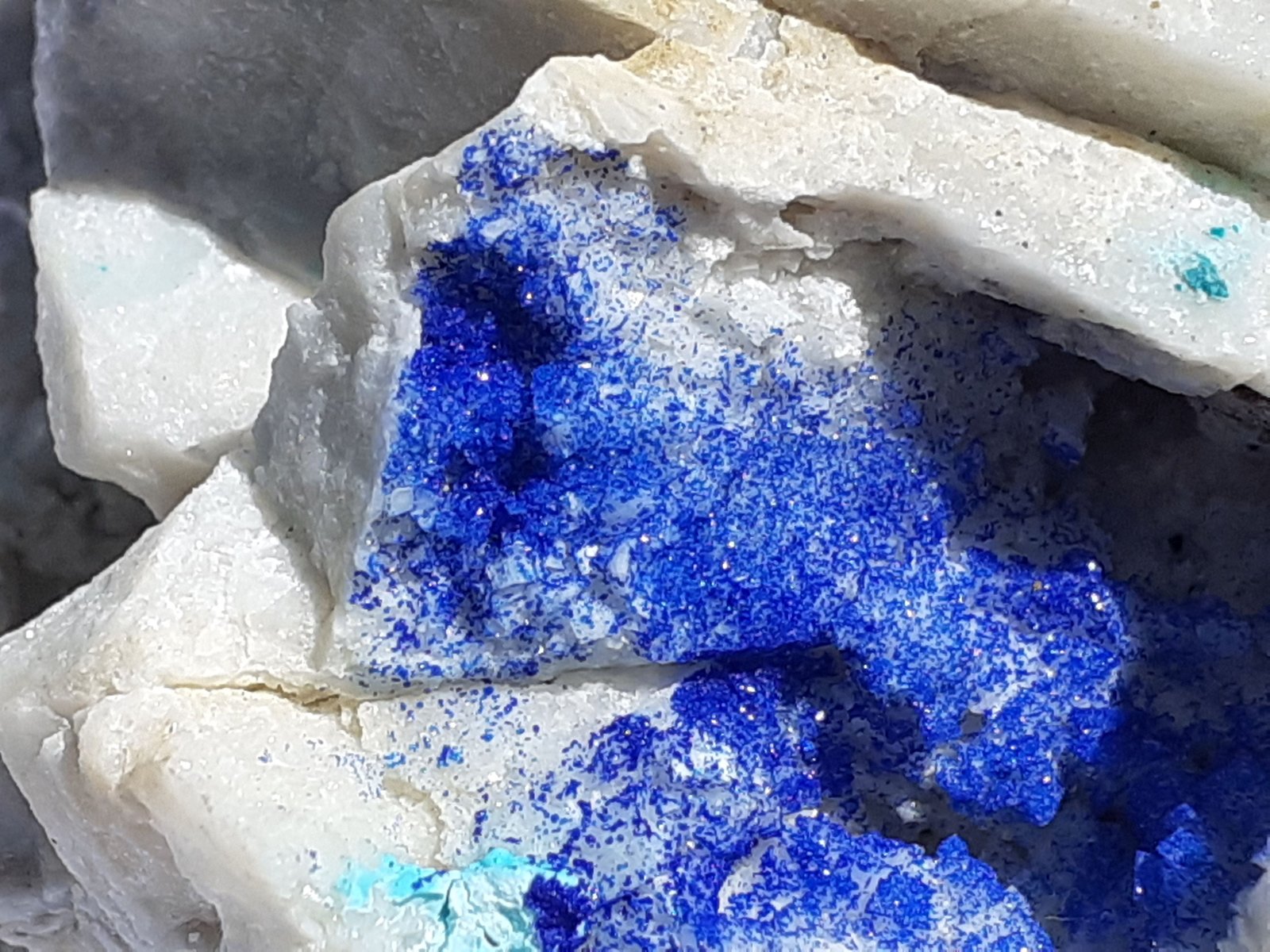 Azurite, Malachite, Dolomite
9 x 7 cm
(Autor: Volkmar Stingl)