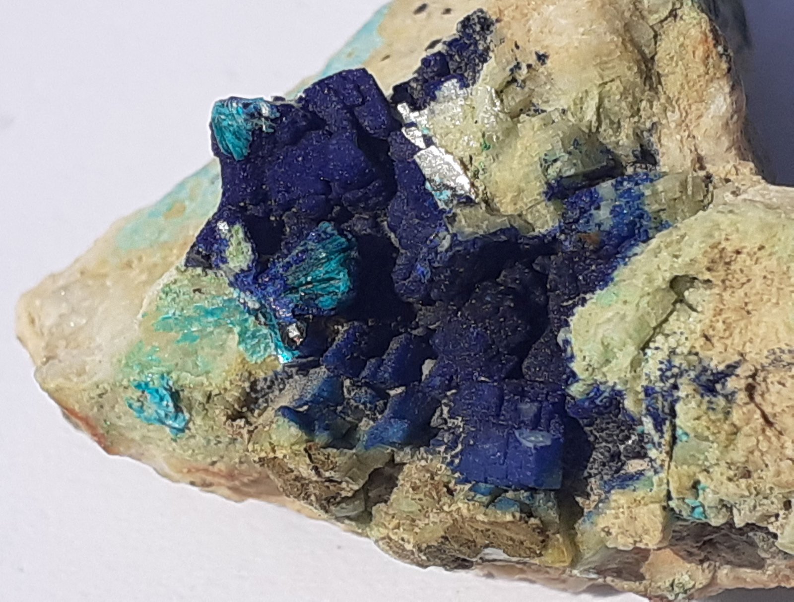 Azurite, Dolomite, Tyrolite
2,5 x 2,5 cm
(Autor: Volkmar Stingl)