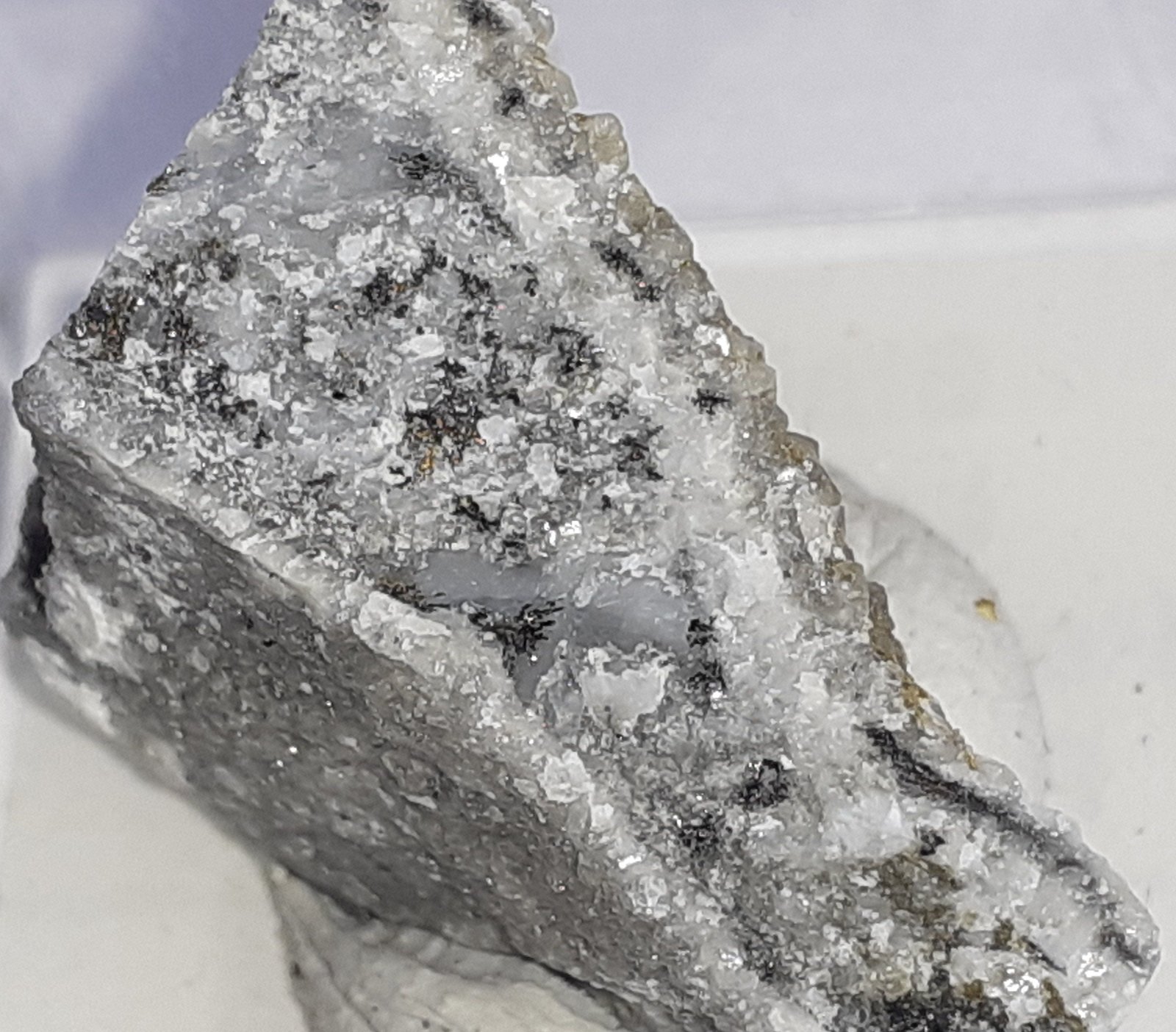 Tochilinite
2 x 1 cm
(Autor: Volkmar Stingl)
