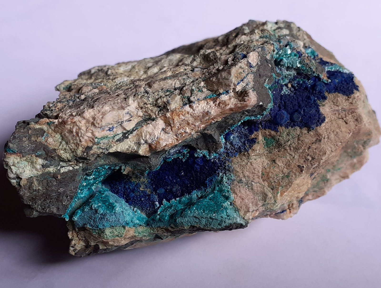 Azurite, Malachite, Tirolite, Quartz, Dolomite
6 x 4,5 cm
(Autor: Volkmar Stingl)