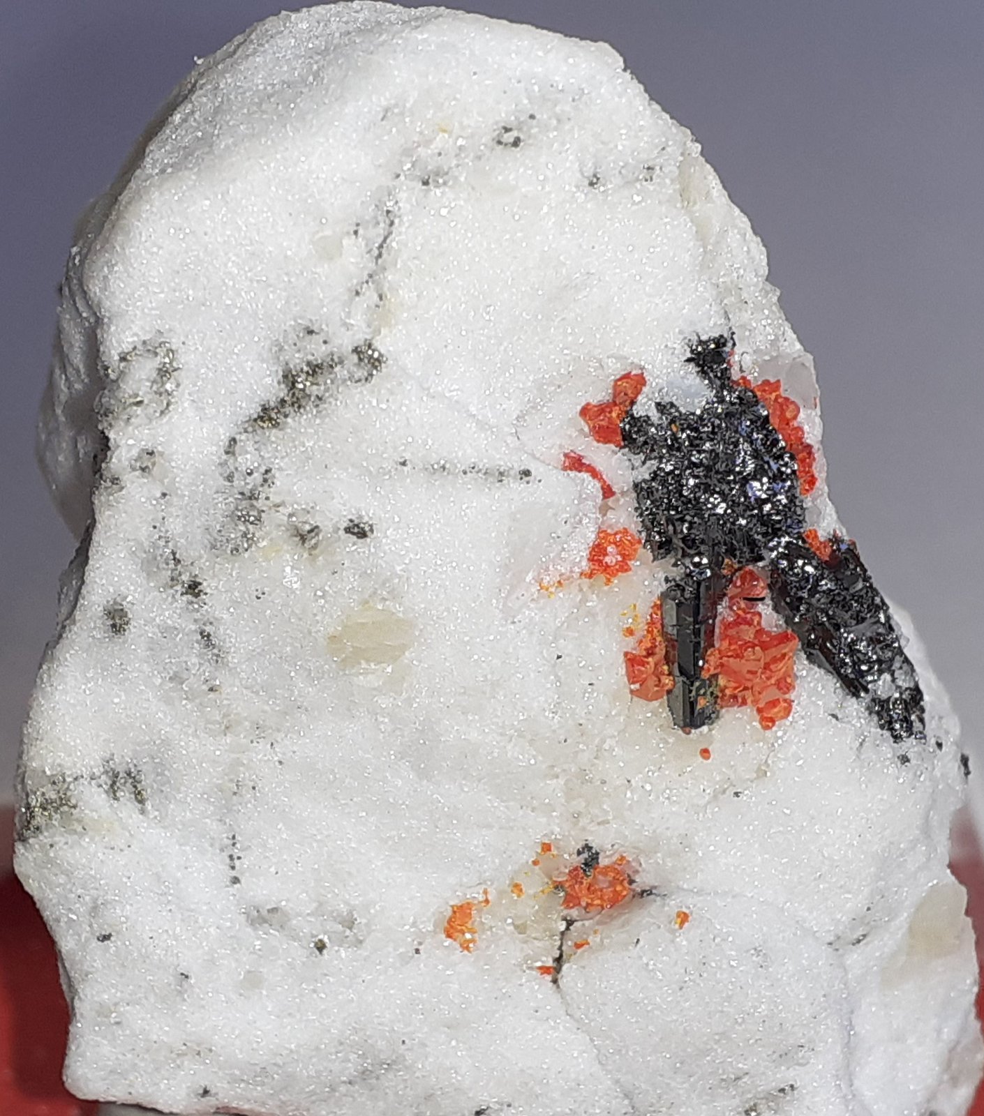 Baumhauerite, Realgar
4,5 x 3 cm
(Autor: Volkmar Stingl)