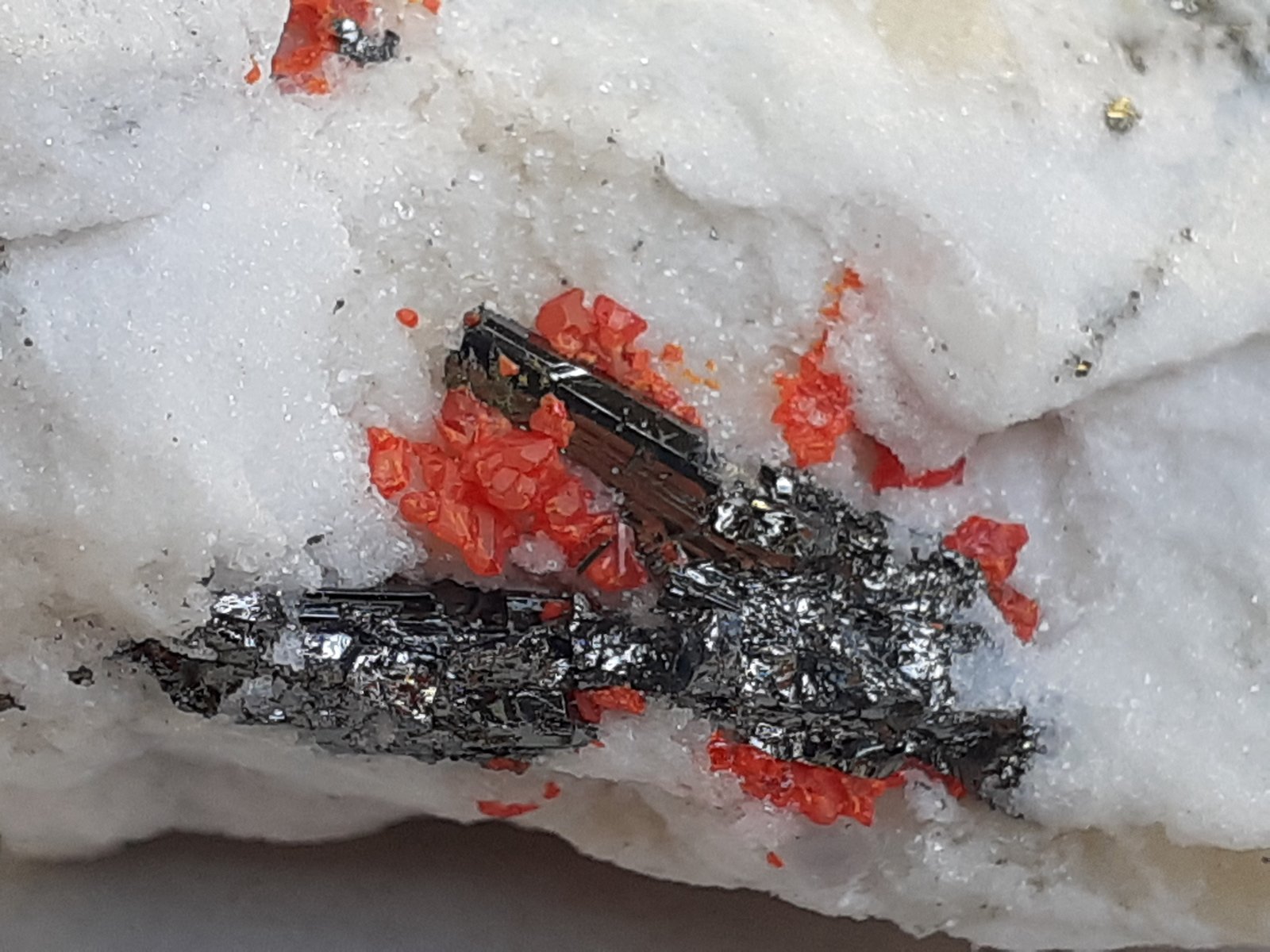 Baumhauerite, Realgar
4,5 x 3 cm
(Autor: Volkmar Stingl)