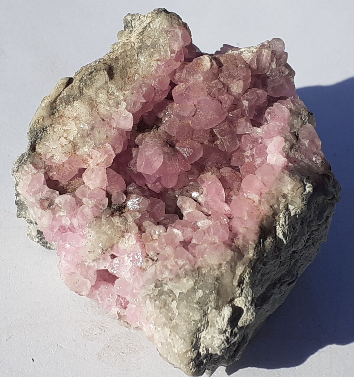 Calcite (variety Co-bearing calcite)
4 x 3,5 cm
(Autor: Volkmar Stingl)