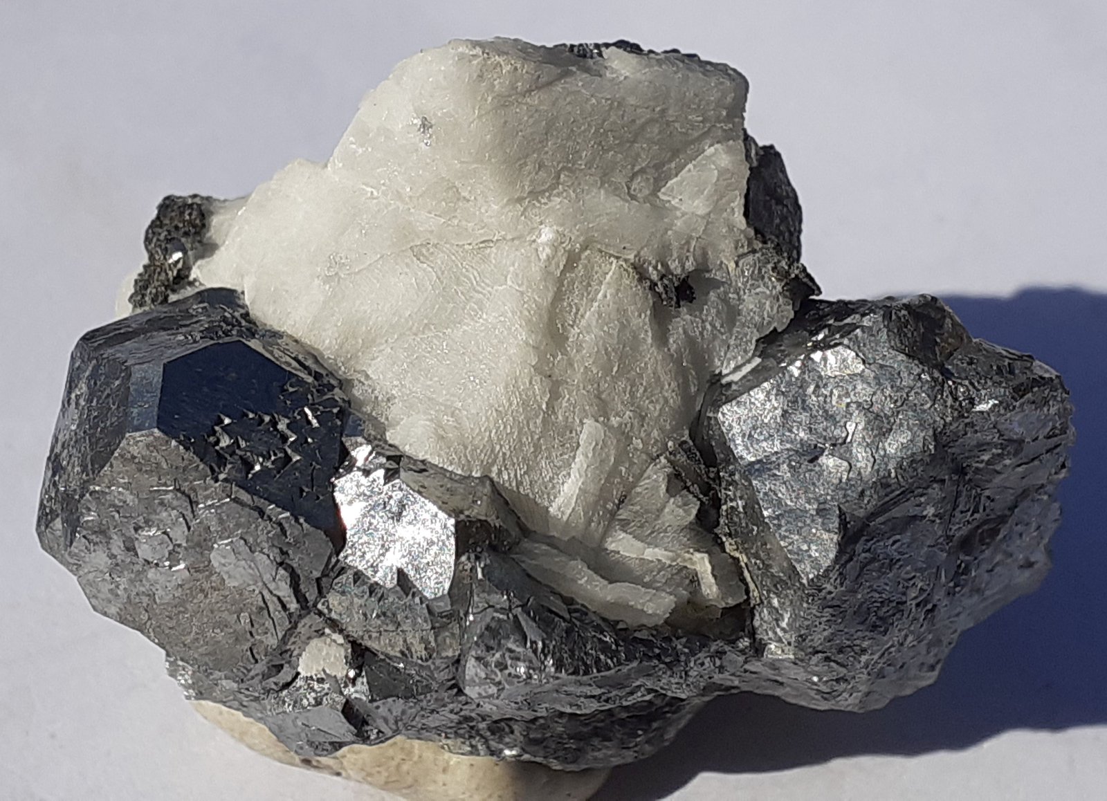 Skutterudite
4,5 x 3,5 cm
(Autor: Volkmar Stingl)