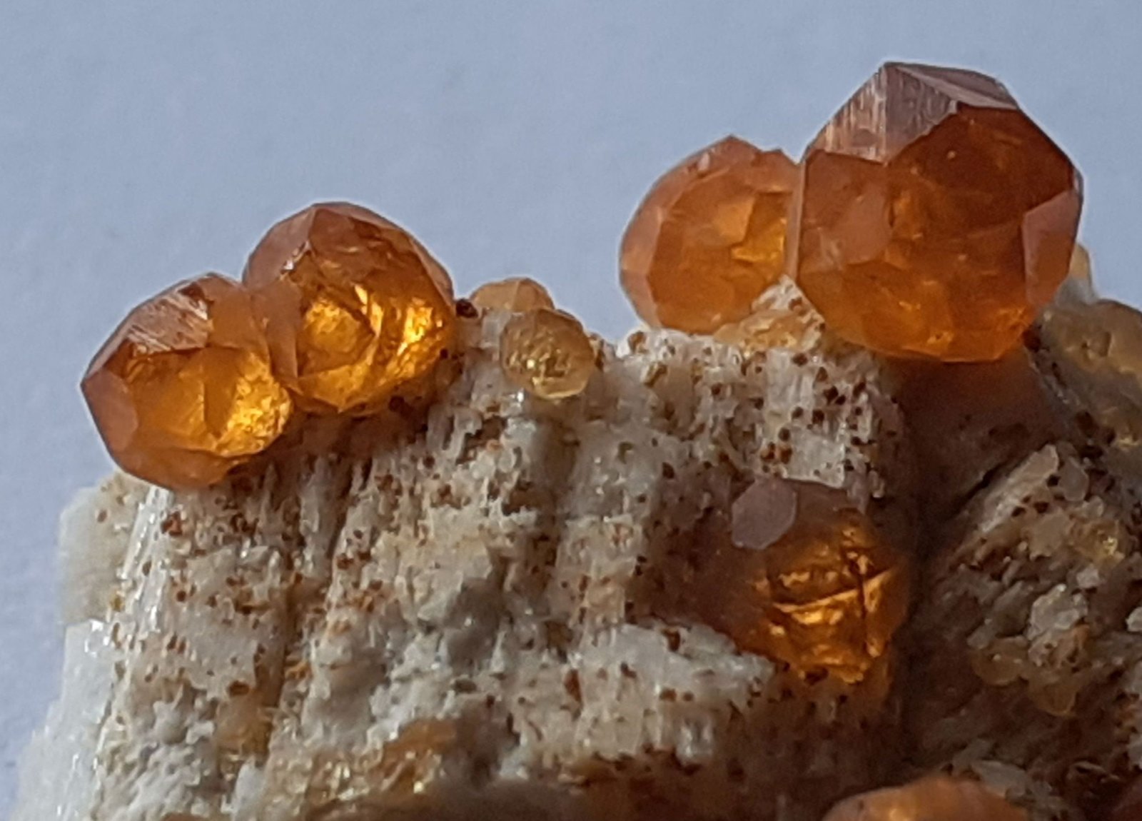 Grossular
2,5 x 2 cm
(Autor: Volkmar Stingl)