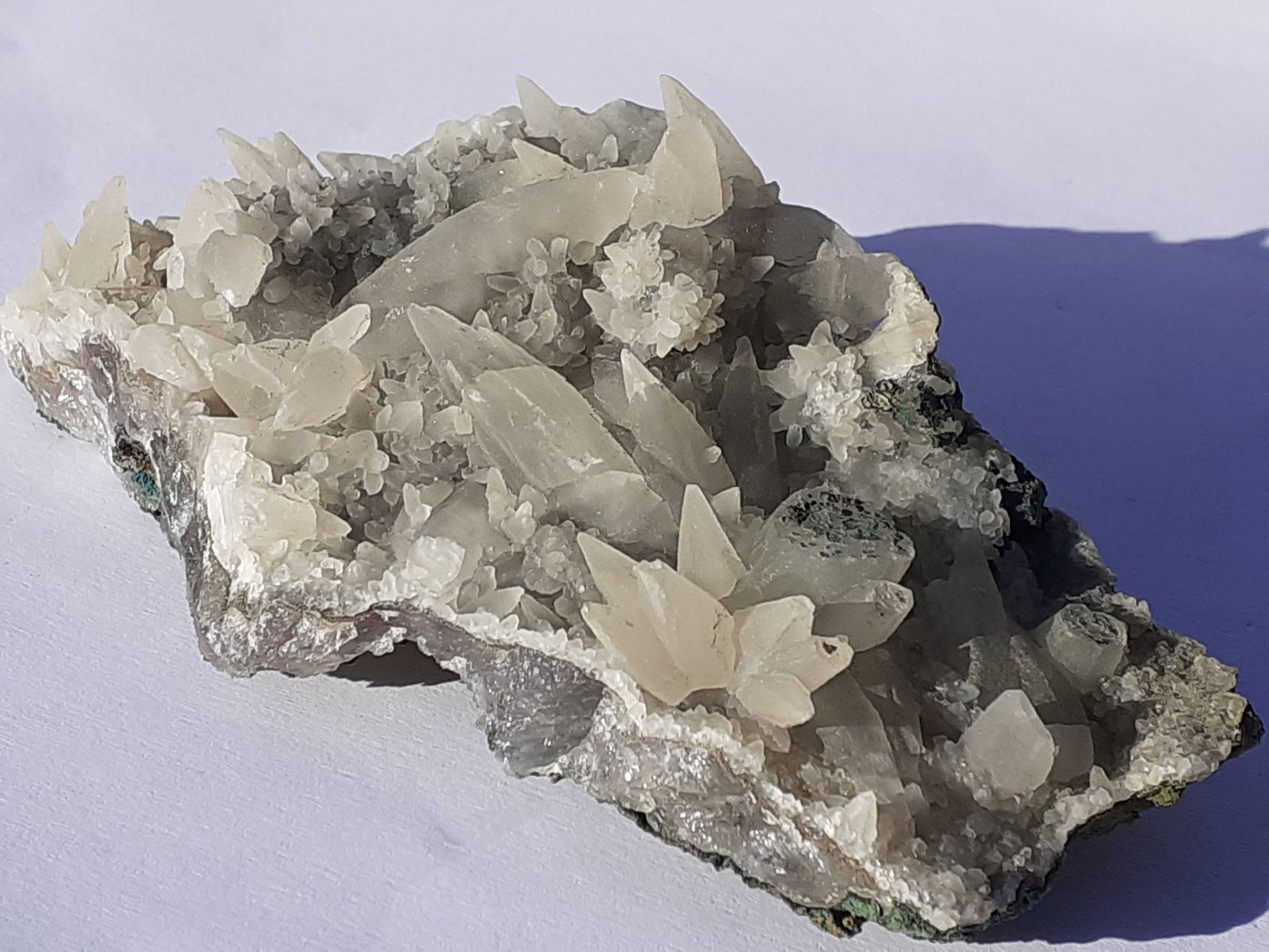 Calcite, Quartz, Celadonite
10 x 5 cm
(Autor: Volkmar Stingl)