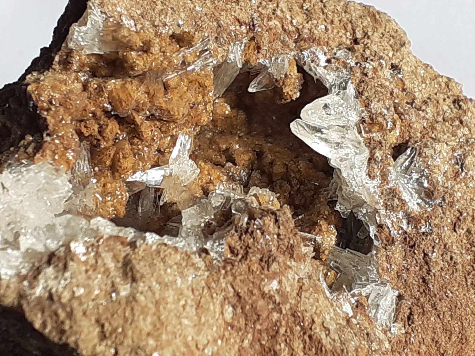 Aragonite, Magnesite
6.5 x 5 cm
(Autor: Volkmar Stingl)