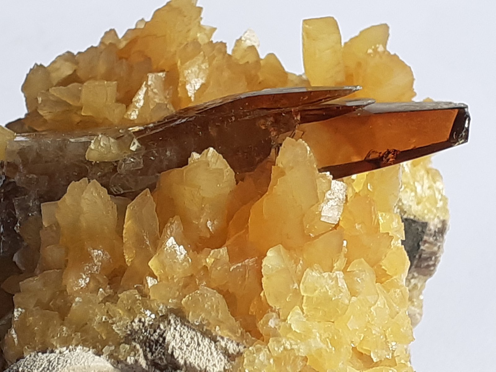 Baryte, Calcite
6,5 x 6,5 cm
(Autor: Volkmar Stingl)