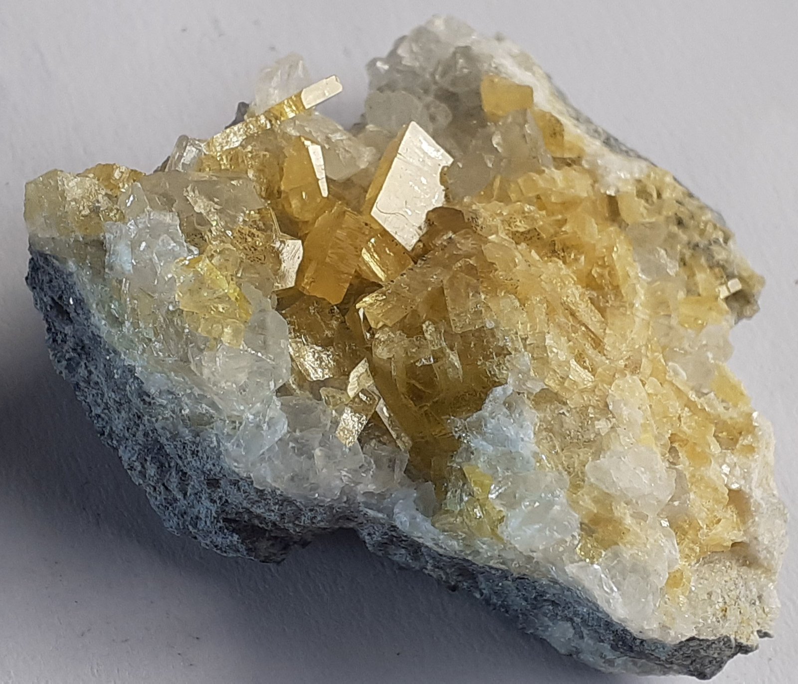 Baryte, Calcite
4 x 3,5 cm
(Autor: Volkmar Stingl)